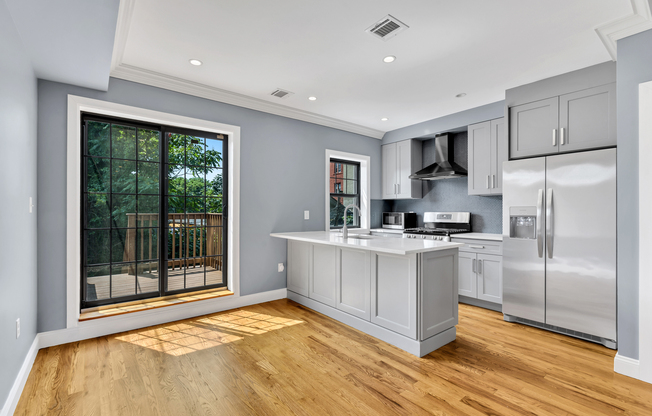 28 ROOSEVELT PL