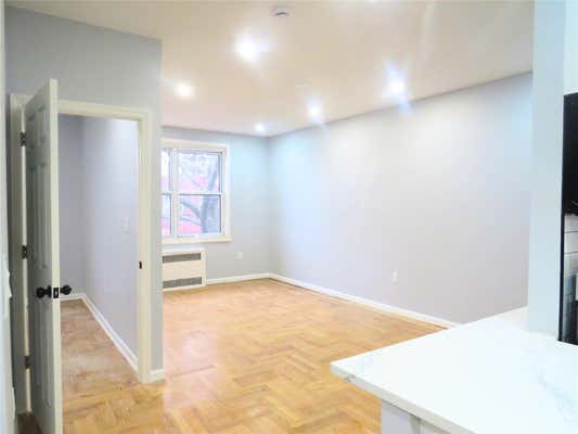 387 E 54 ST