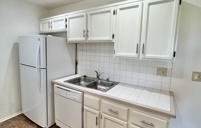 2 beds, 2 baths, $2,995, Unit #307