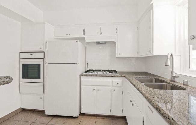 1237 Berkeley St - steps to Wilshire Blvd in Santa Monica