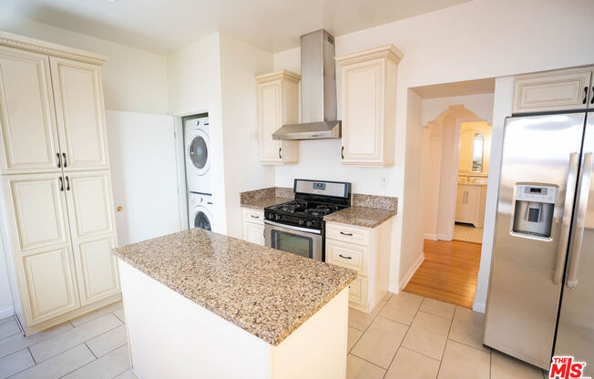 1210 S La Jolla Ave