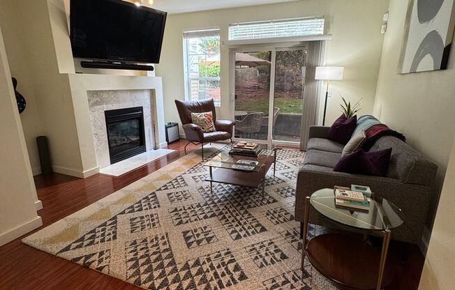 2Bd/2.5Ba Bellevue Townhouse
