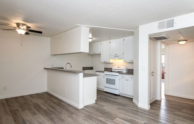 1 bed, 1 bath, 644 sqft, $1,850, Unit 12