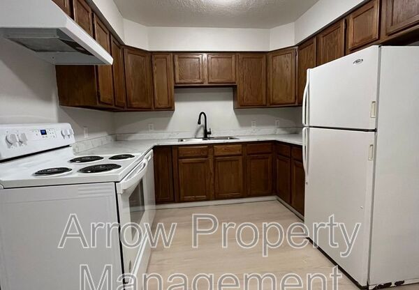 535 W SAUNDERS AVE