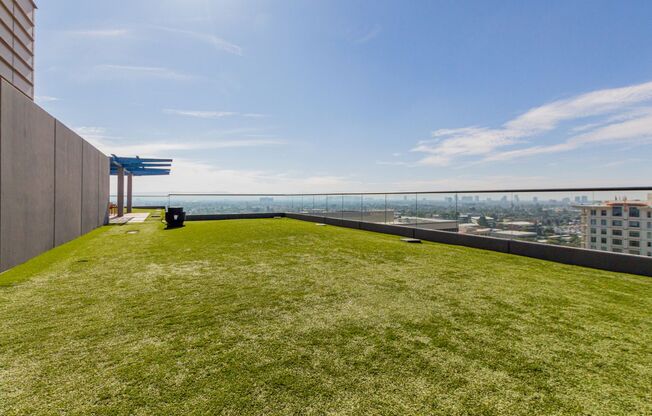 2 beds, 2 baths, $2,100, Unit # 523