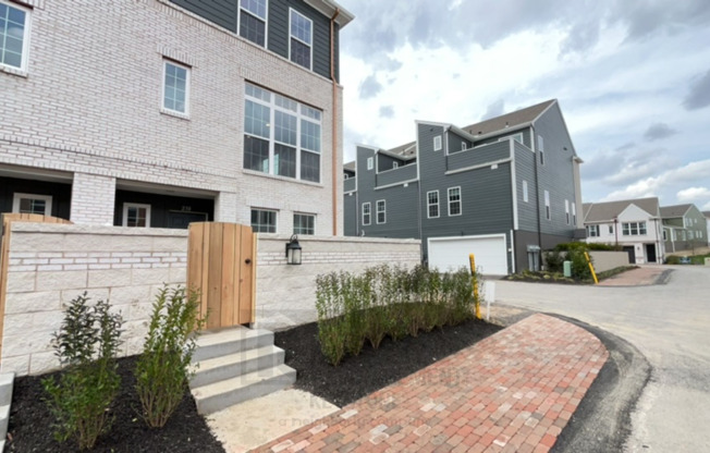 Brand New Beautiful Townhome in Cranberry!