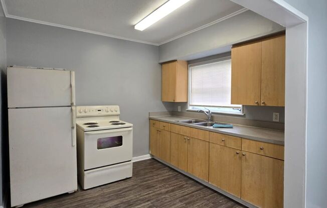 2/1 Large Gibsonton Home Ready for You!