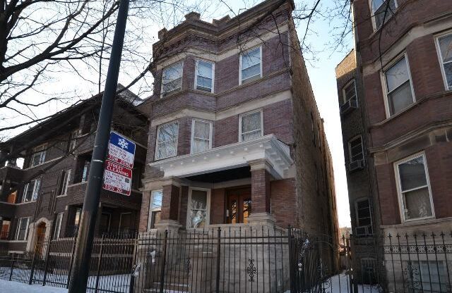 4118 N ASHLAND AVE