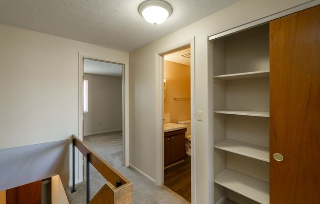 2 beds, 1.5 baths, $1,350, Unit 411 E Buttles Ave Apt. K
