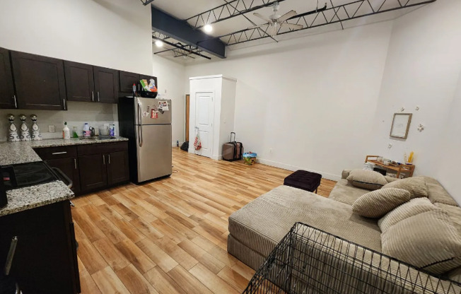 164 W CHELTEN AVE