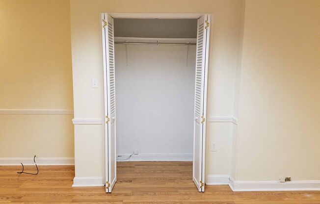 Studio, 1 bath, 294 sqft, $1,225, Unit New King Edward  1A4