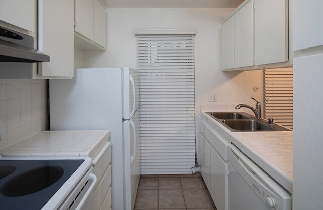 *OPEN HOUSE: 6/28 1:30-4PM* Pacific Beach: Large 1 Bedroom w/ Parking!