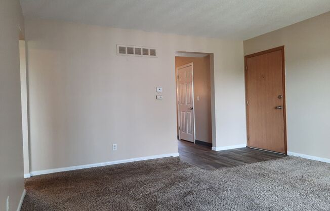 2 beds, 1.5 baths, 920 sqft, $865, Unit 712-33