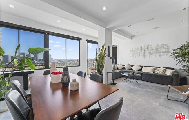 1 bed, 2 baths, 893 sqft, $4,999, Unit 1905