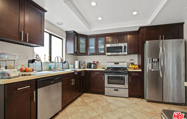 1310 S ROXBURY DR