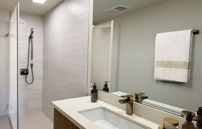 1 bed, 1 bath, 720 sqft, $2,395
