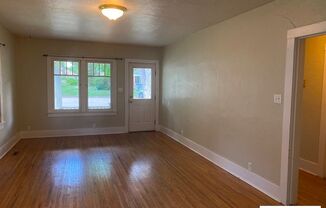 2 beds, 1 bath, $1,800, Unit 906 Mathews St