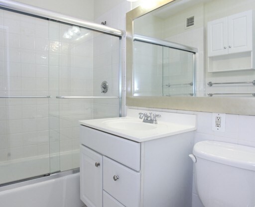 1 bed, 1 bath, 740 sqft, $3,400, Unit 23U