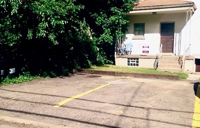 *** Spacious Apartments in Friendship * Pet Friendly * Available Now * Spacious & Renovated * Central A/C ***