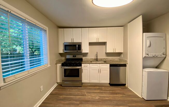 2 beds, 1 bath, 850 sqft, $1,700, Unit 475-B23