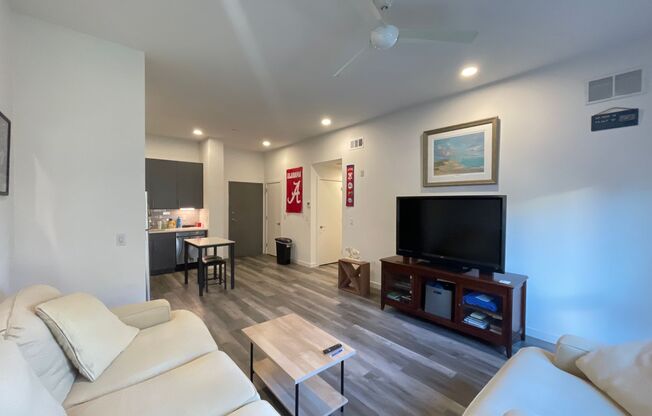 1 bed, 1 bath, $1,295, Unit 203