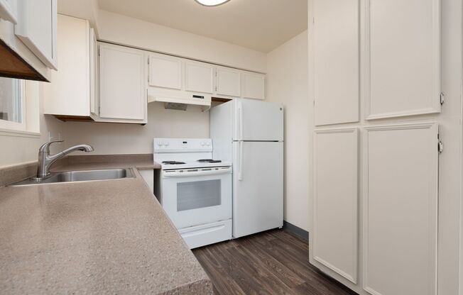 1 bed, 1 bath, 674 sqft, $1,350, Unit 858