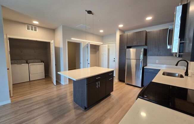 1 bed, 1 bath, 900 sqft, $2,060, Unit 8421-326