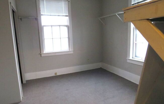 2 beds, 1 bath, $815, Unit Unit 4