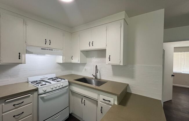 1 bed, 1 bath, $2,000, Unit 705D