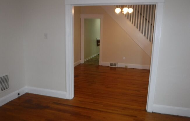 2 beds, 1 bath, $1,300