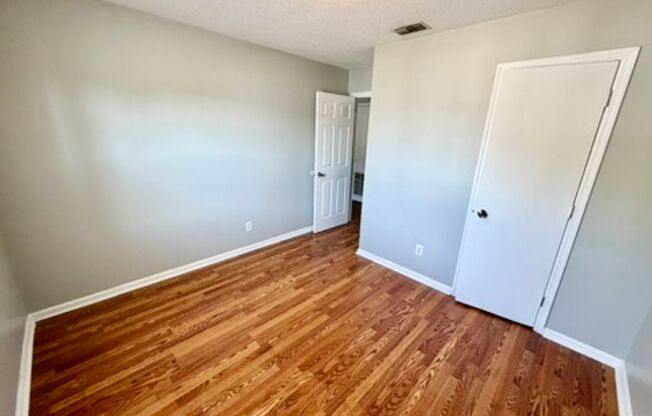 2 beds, 1 bath, 750 sqft, $1,045, Unit B-505C4