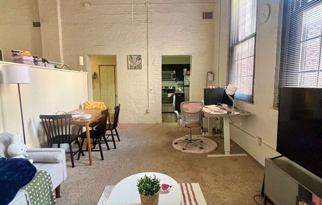 1 bed, 1 bath, 600 sqft, $1,689, Unit 425