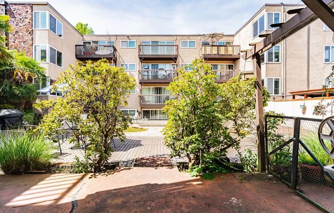 Aladdin Apartments on Greenlake