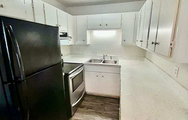 1 bed, 1 bath, $649, Unit A