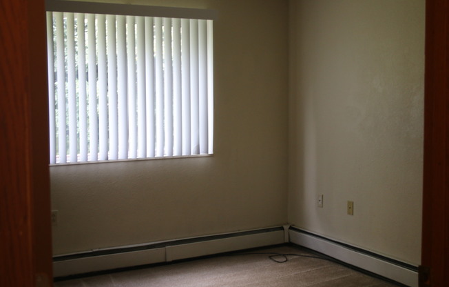 3 beds, 1 bath, 1,150 sqft, $1,195, Unit 304-212