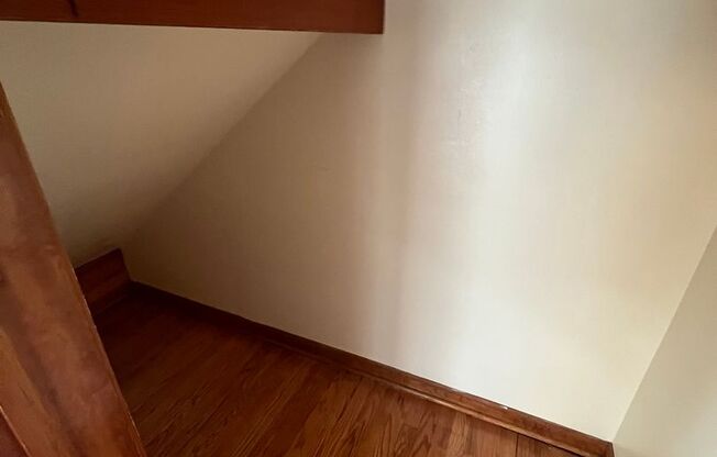 2 beds, 1 bath, 903 sqft, $1,240, Unit G-2