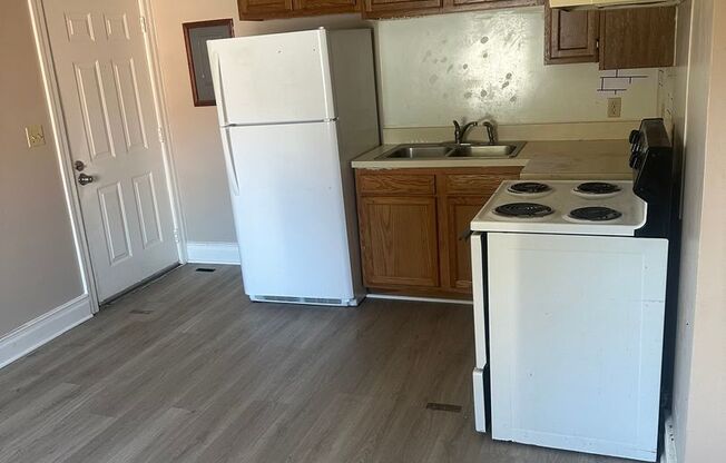 2 beds, 1 bath, $1,100, Unit 2N