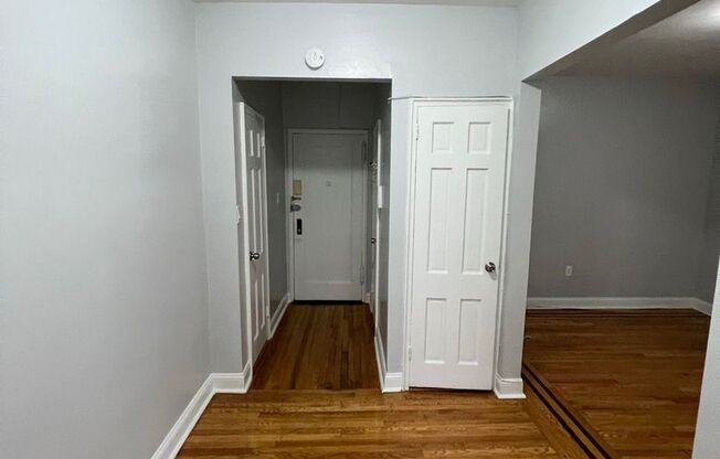 2 beds, 1 bath, $2,200