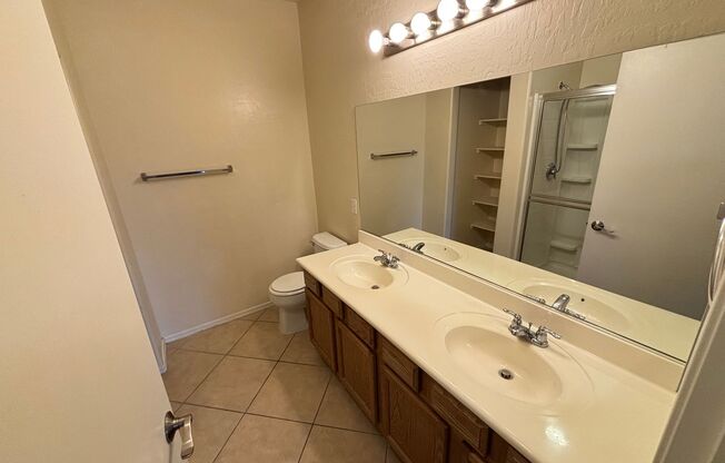 3 beds, 2 baths, $1,850, Unit UNIT 2022