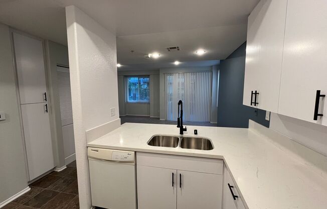 Studio, 1 bath, 700 sqft, $2,448, Unit 105