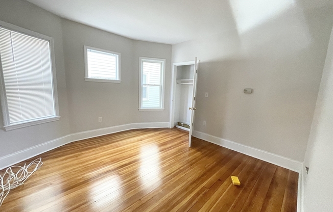 4 beds, 1 bath, $3,000, Unit 1