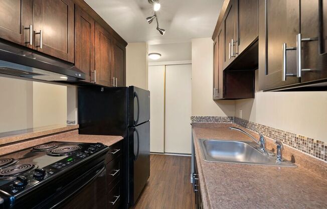 2720 14 AVE S