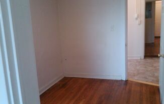 1 bed, 1 bath, 700 sqft, $975, Unit 923-5