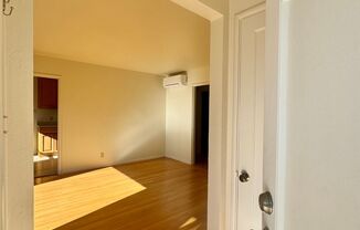 2 beds, 1 bath, $2,200