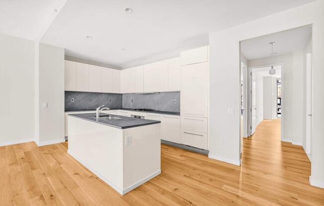4 W 21 ST