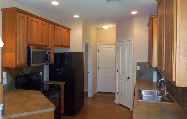 Quiet hill country living by lake