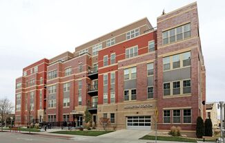 1 bed, 1 bath, 705 sqft, $1,905, Unit 7710-504