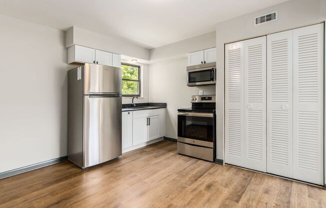 2 beds, 1 bath, 816 sqft, $847, Unit 85 Stevens Avenue