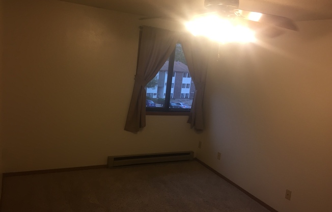 2 beds, 1 bath, $900