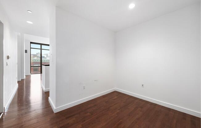 1 bed, 1.5 baths, 907 sqft, $6,250, Unit 5D